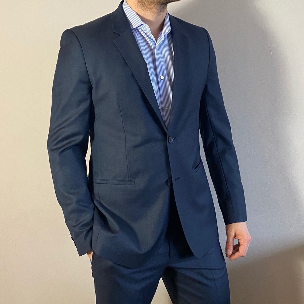 Theory navy fine wool suit .